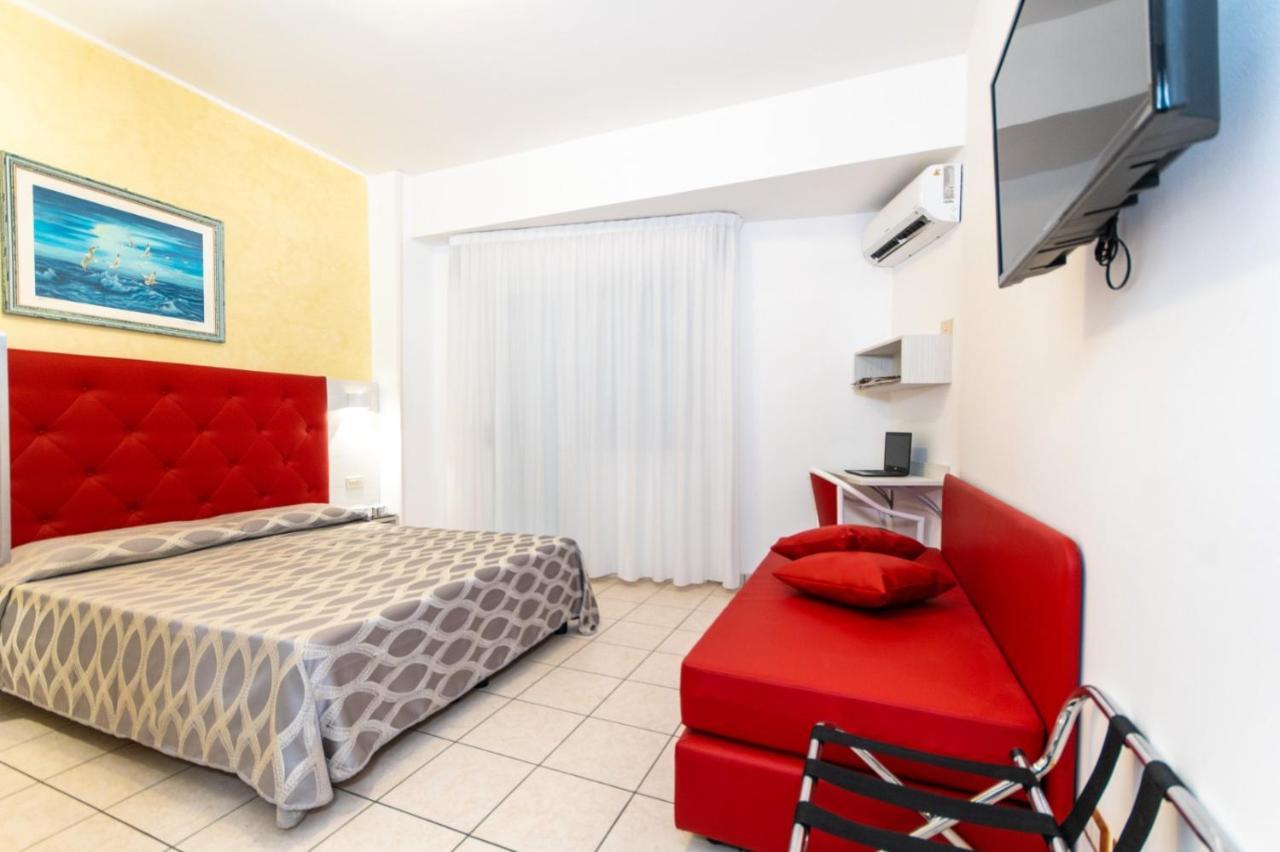 Hotel Haus Charlotte Сан-Бенедетто-дель-Тронто Екстер'єр фото
