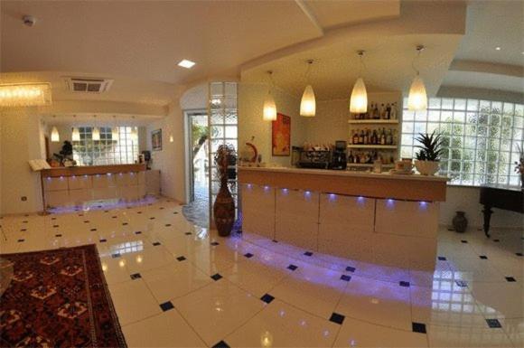 Hotel Haus Charlotte Сан-Бенедетто-дель-Тронто Екстер'єр фото