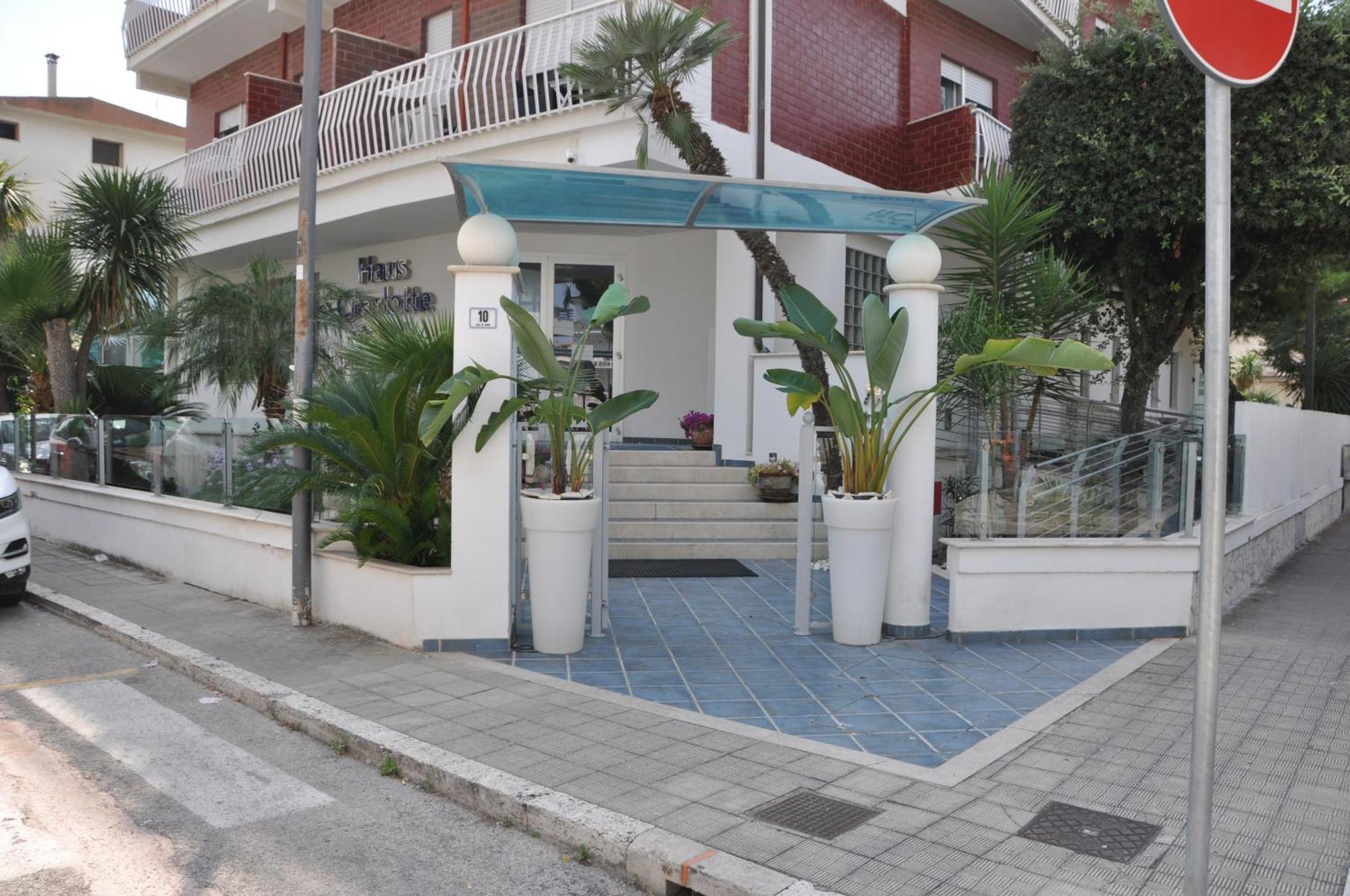 Hotel Haus Charlotte Сан-Бенедетто-дель-Тронто Екстер'єр фото